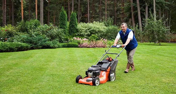 How to Mow a Lawn in Lee's Summit, MO